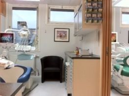 Individuelle behandlingsrom hindrer unødig sjenanse. Vi holder til i lyse lokaler med moderne og profesjonellt utstyr.